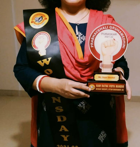 Gopa Ghoshal receiving excellence award